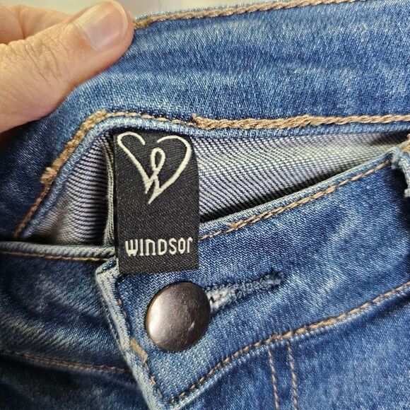 Windsor Medium Wash High Rise Distressed Jeans Size 9 - Picture 5 of 9